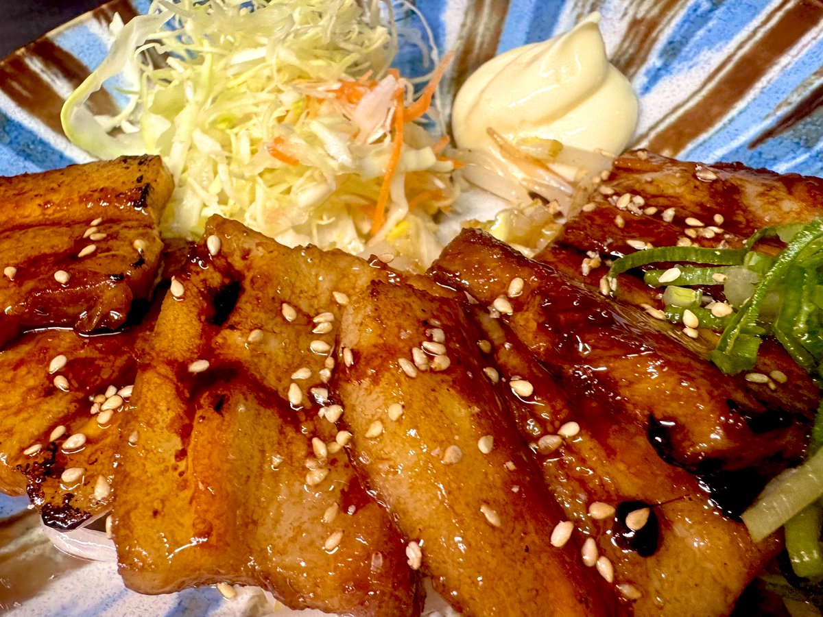 tonsaiya's tweet photo. もやしを敷きましょチャーシューに♫

雨のひな祭りも11:30〜から❣️
昼飲みもやっとります👧

ご来店お待ちしております🐷

#昼飲み
#チャーシュー
#ランチ
#大阪福島
#とん彩や https://t.co/AZAcAV9we3