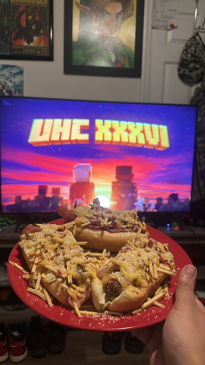 Scatalv's tweet photo. @ElRichMC Acá disfrutando del nuevo Capítulo de UHC XXXVI #PreparedMySnacks https://t.co/VuZfiux1oP