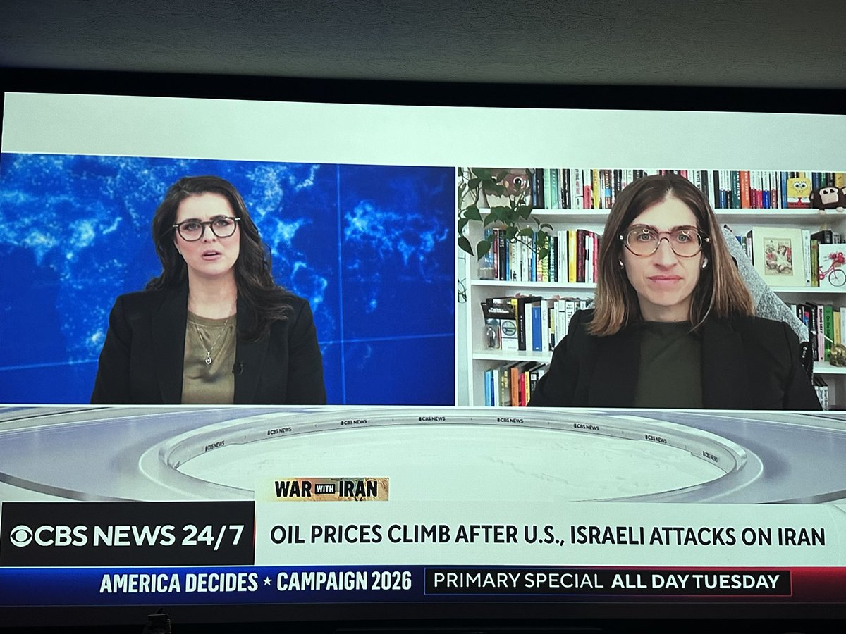 Serious question. What’s up with the crazy big glasses? Is it a signal of some kind? <a href="/CBSNews/">CBS News</a>