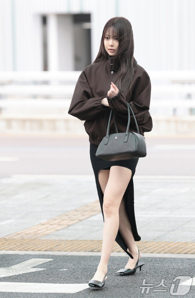 📸 [PRESS PHOTO] 260303

HONG EUNCHAE at Incheon International Airport departing for Paris to attend Paris Fashion Week 26F/W 🇫🇷!

HONG EUNCHAE to PFW26
#EUNCHAExCourreges
#EUNCHAExCourregesFW26
#HONGEUNCHAE #CourregesFW26 #Courreges