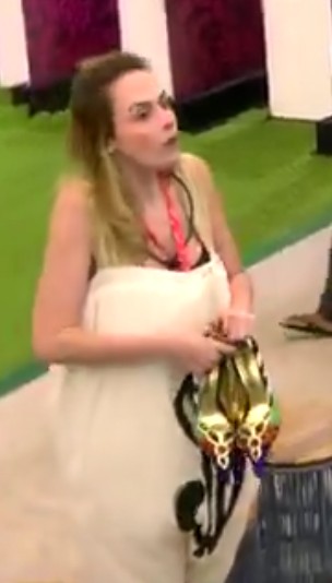 B_Manfrinato's tweet photo. Quero muito esse sapato da Ana Paula 

#BBB26 https://t.co/Iygufn5vE0