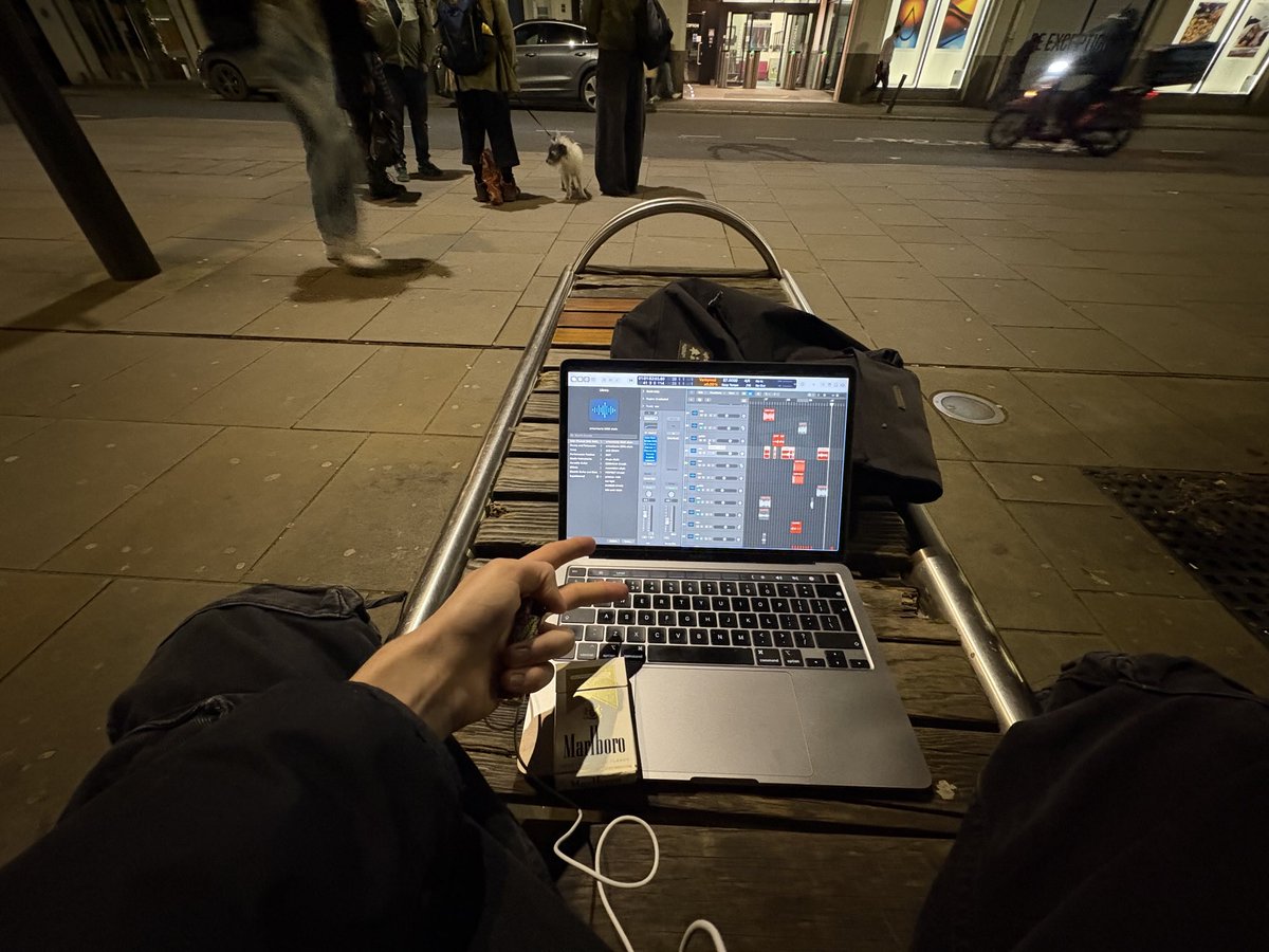 artsartsarts tweet media