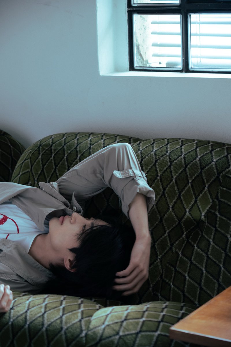 [📷]

Harper’s Bazaar March print issue
Behind Photo 🐶📸

🔗 weverse.io/byeonwooseok/m…

#변우석 #ByeonWooSeok
#바로엔터테인먼트 #VAROentertainment