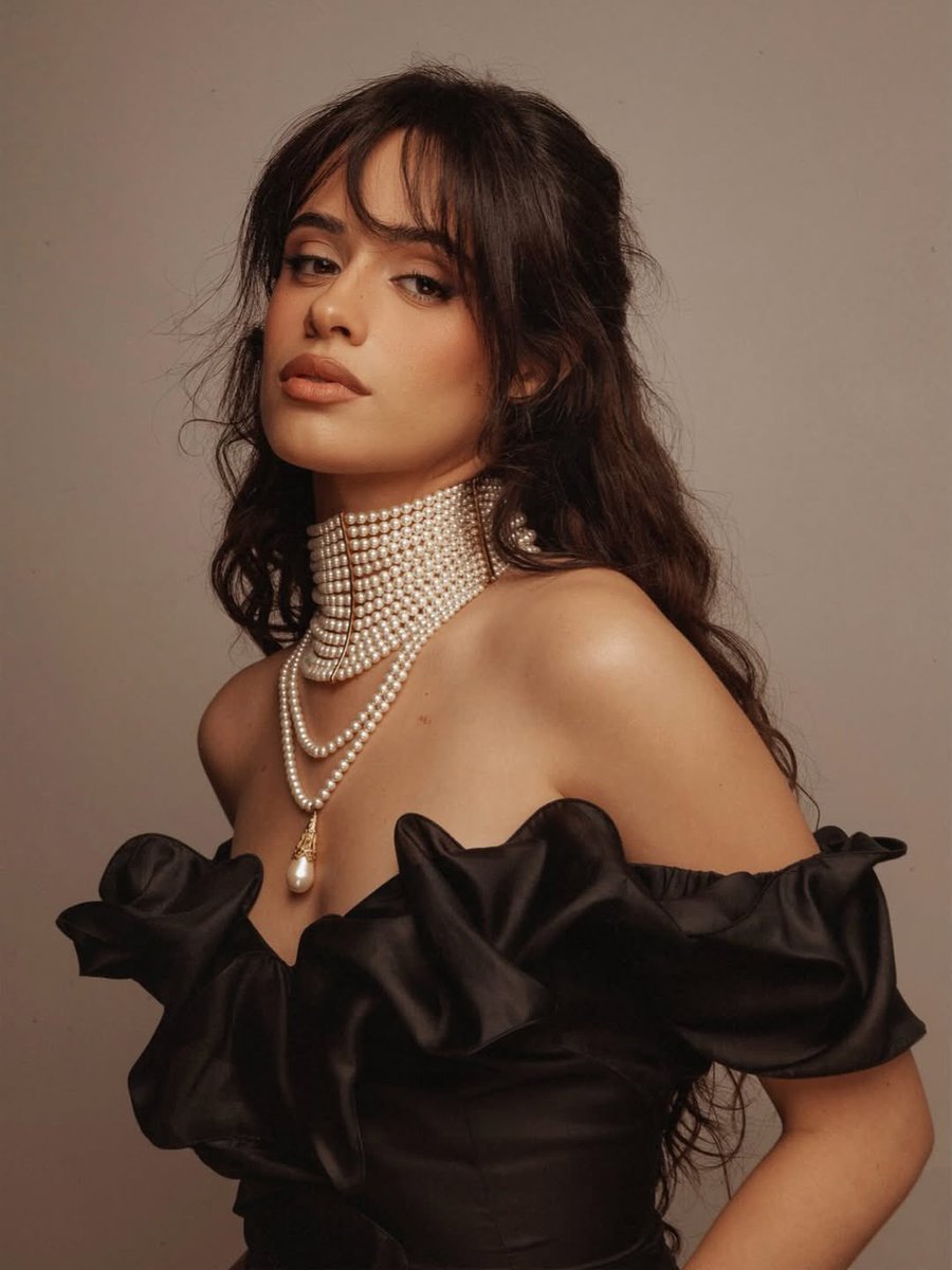 OPortalCs's tweet photo. Hoje o dia é dela!! ♥️

Da nossa Camila Cabello, a artista que a gente viu crescer, amadurecer e se transformar diante dos nossos olhos. Desde os tempos de Fifth Harmony até cada capítulo da carreira solo, nós estivemos aqui, acompanhando cada conquista, cada fase e cada recomeço.

A gente vibrou com cada lançamento, se emocionou com as letras mais sinceras e aprendeu com a força que ela demonstra mesmo nos momentos difíceis.

Mais do que números e prêmios, o que nos prende é a verdade que ela coloca na música e a maneira como ela nunca deixou de ser coração. E é por isso que seguimos aqui e vamos continuar, em cada novo passo, em cada nova era, apoiando e acreditando nela.
São anos caminhando junto, torcendo, defendendo e celebrando cada vitória.

Feliz vida, Camila! Obrigada por crescer com a gente e permitir que a gente cresça com você. ♥️