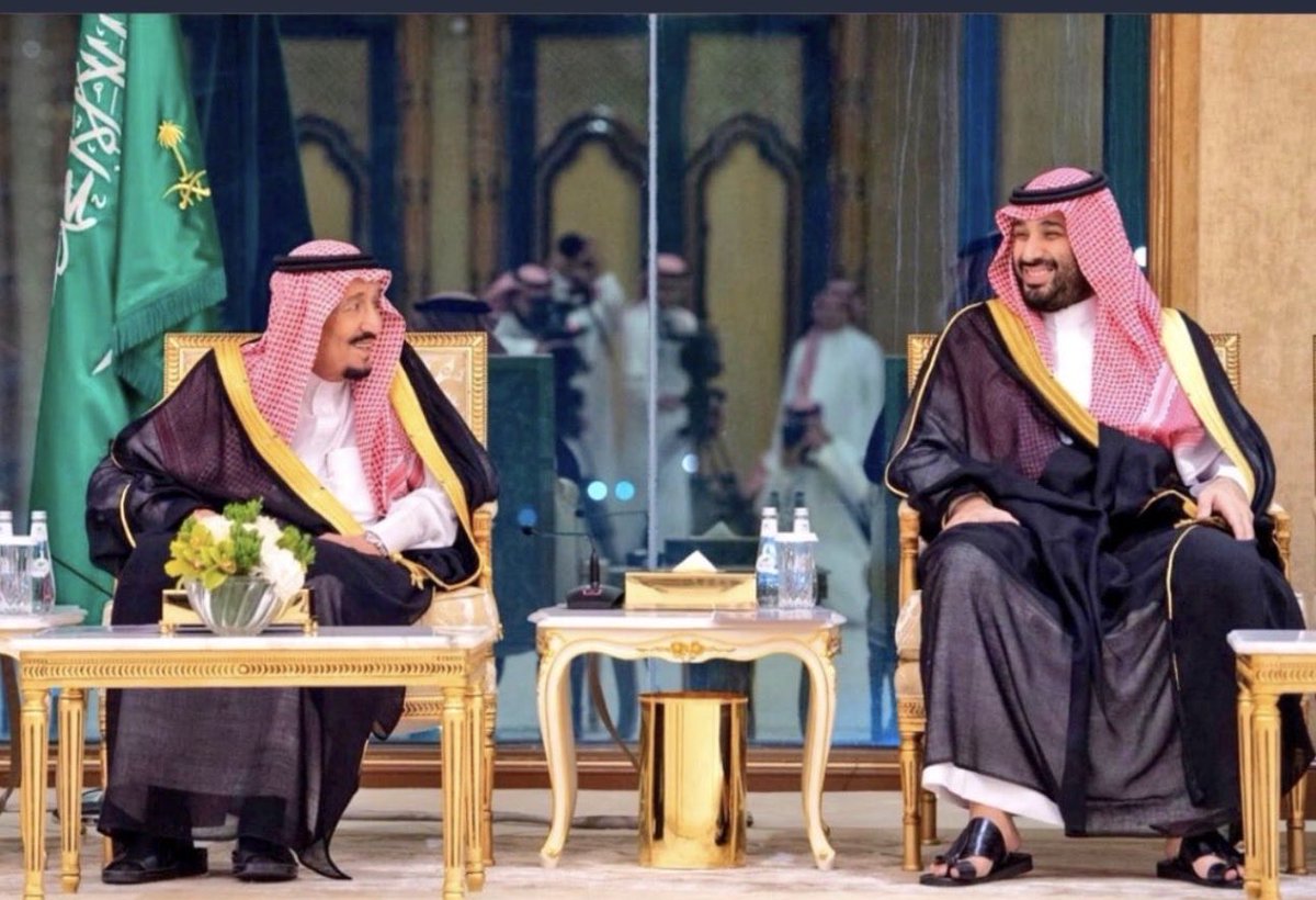 يتقلّد الفخرُ اسم موطني إن نما 
مجد إلى سمع المعالي ، إنما 

نحن الذين نشيّد التأريخ لن 
ندّخر عزما للطموح وإن نما 

بالعزم نصعد للسماء وهل لنا 
إلا عنانها عزةً وتقدّما 

للكل منزلةٌ ينال ورتبةٌ
والمنزل الأسمى يناله من سما

اللهم احفظهما ووفقهما وأيّدهما بنصرك