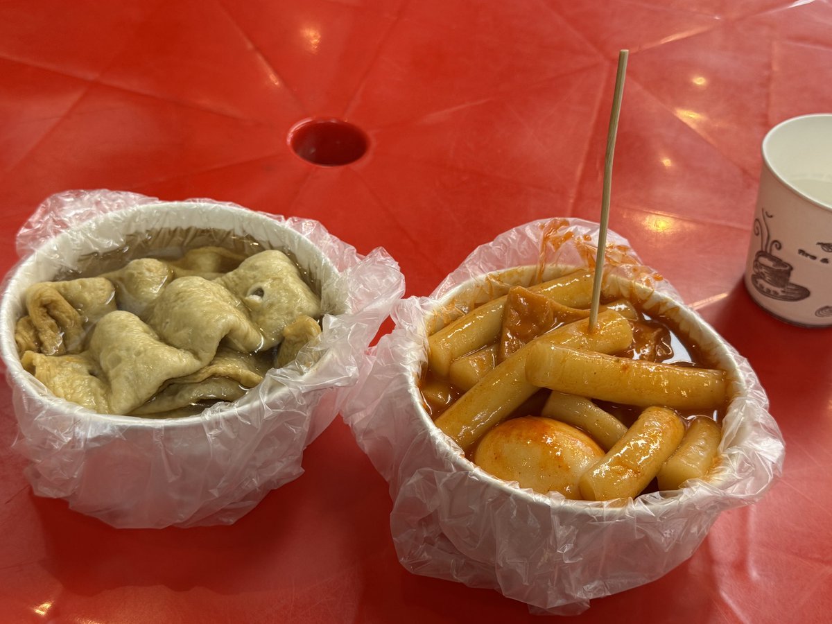 akgaebogi's tweet photo. 동묘구제시장 복이네 떡볶이 요즘 2000원 떡볶이가 어딨어 여깄네 학교앞에서 먹는 스타일 https://t.co/G0426uyLr2