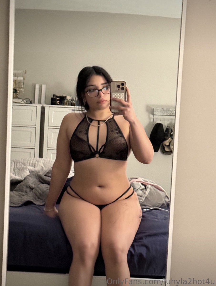 user420016's tweet photo. Just athe way she moving that like waves 🥴🥴#Alys2hot4u #bigbooty #onlyfans #gooner #porn https://t.co/KQIx3dteLq