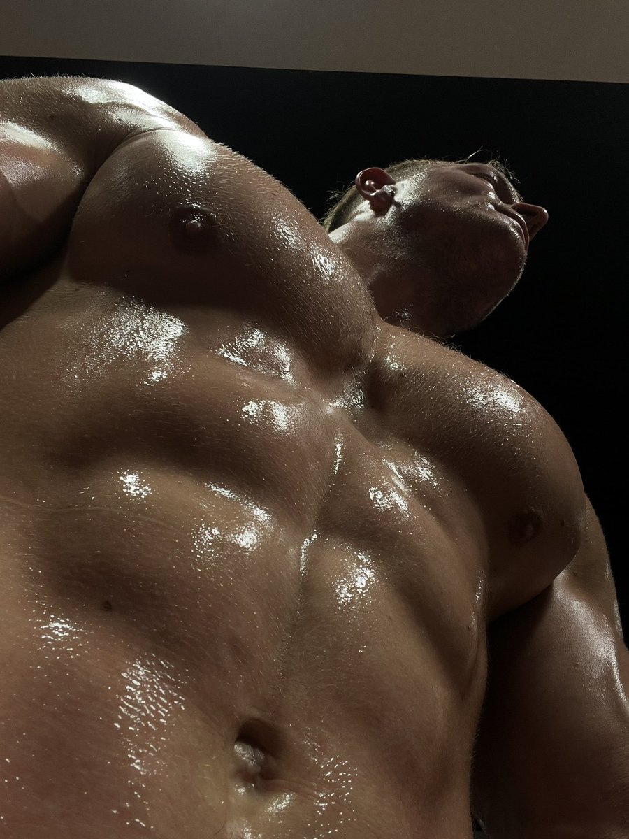 YOUR NEW FAVORITE tweet media