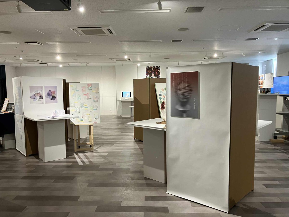 Takamura_POP's tweet photo. この度、タカムラ産業は京都美術工芸大学様の「卒業制作展/大学院修士設計展」に段ボール展示台、パネルを制作させて頂きました。

現地の様子をレポートしています。
https://t.co/lepIQzhNBV https://t.co/ltEWM0iKDh