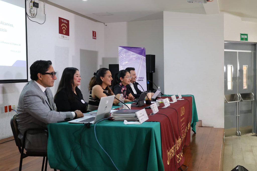 angelesgil_mx's tweet photo. 🗳️ Hoy en la @UACM  plantel #CasaLibertad participamos en la sesión 2 del Seminario “Reforma electoral, grupos de atención prioritaria y acciones afirmativas”

✍🏽  Reflexionamos en torno a la migración, el voto y participación de las personas en prisión  preventiva además de los alcances y límites de los derechos político-electorales de estos dos grupos 🗺️

🙌🏽 Agradezco a los panelistas que formaron parte de este espacio: @ErikaStradaRuiz @MaribelSol53 @DanielTacher @raultorres_mx e Isabel Sánchez, de @MexicoNumeros.