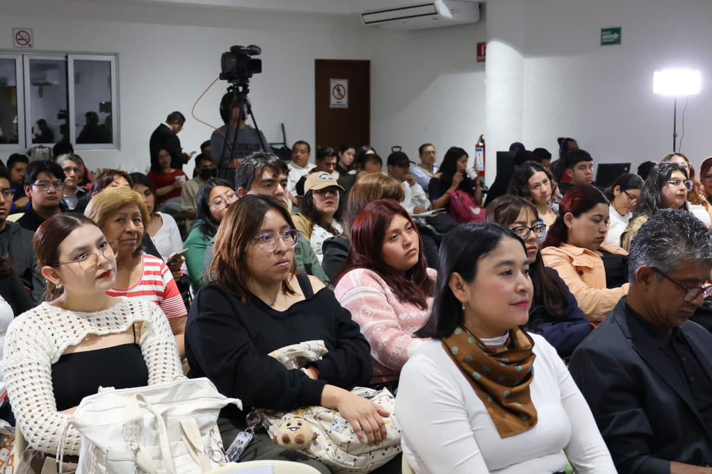 angelesgil_mx's tweet photo. 🗳️ Hoy en la @UACM  plantel #CasaLibertad participamos en la sesión 2 del Seminario “Reforma electoral, grupos de atención prioritaria y acciones afirmativas”

✍🏽  Reflexionamos en torno a la migración, el voto y participación de las personas en prisión  preventiva además de los alcances y límites de los derechos político-electorales de estos dos grupos 🗺️

🙌🏽 Agradezco a los panelistas que formaron parte de este espacio: @ErikaStradaRuiz @MaribelSol53 @DanielTacher @raultorres_mx e Isabel Sánchez, de @MexicoNumeros.