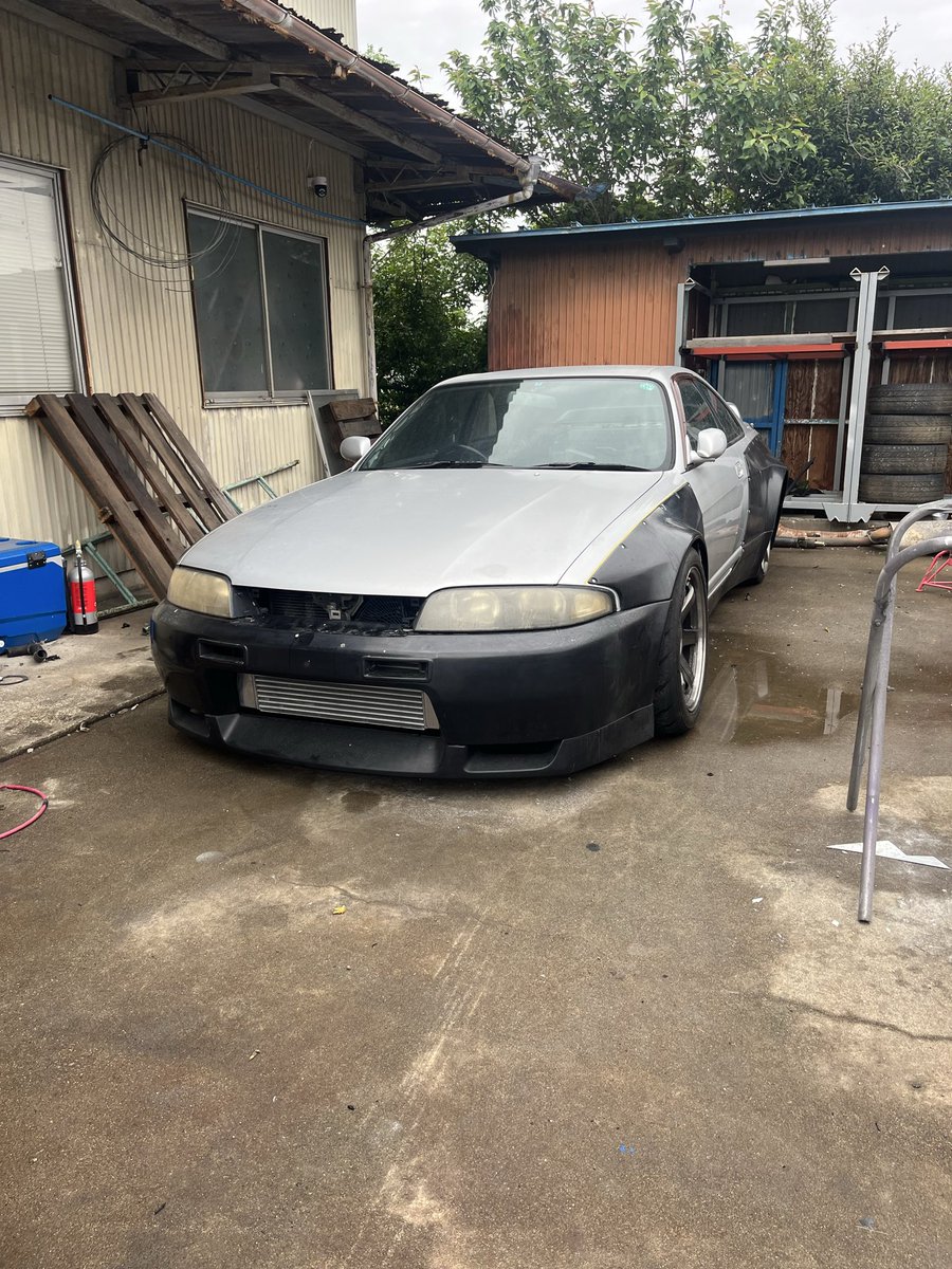 PANTIVE_R33's tweet image. レーシーな33と一生完成しない33。
どっちもGTRじゃないよ。へへ。
#33の日
#R33