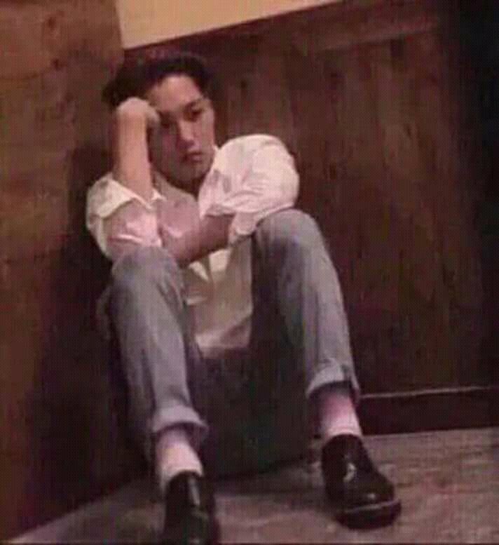 Assistindo o documentário dos Mamonas Assasinas e não sei se eu rio ou se choro