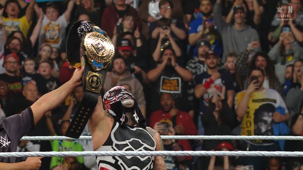 Penta has defeated Dominik to become the new Intercontinental Champion.

#WWERAW https://t.co/Fg3...