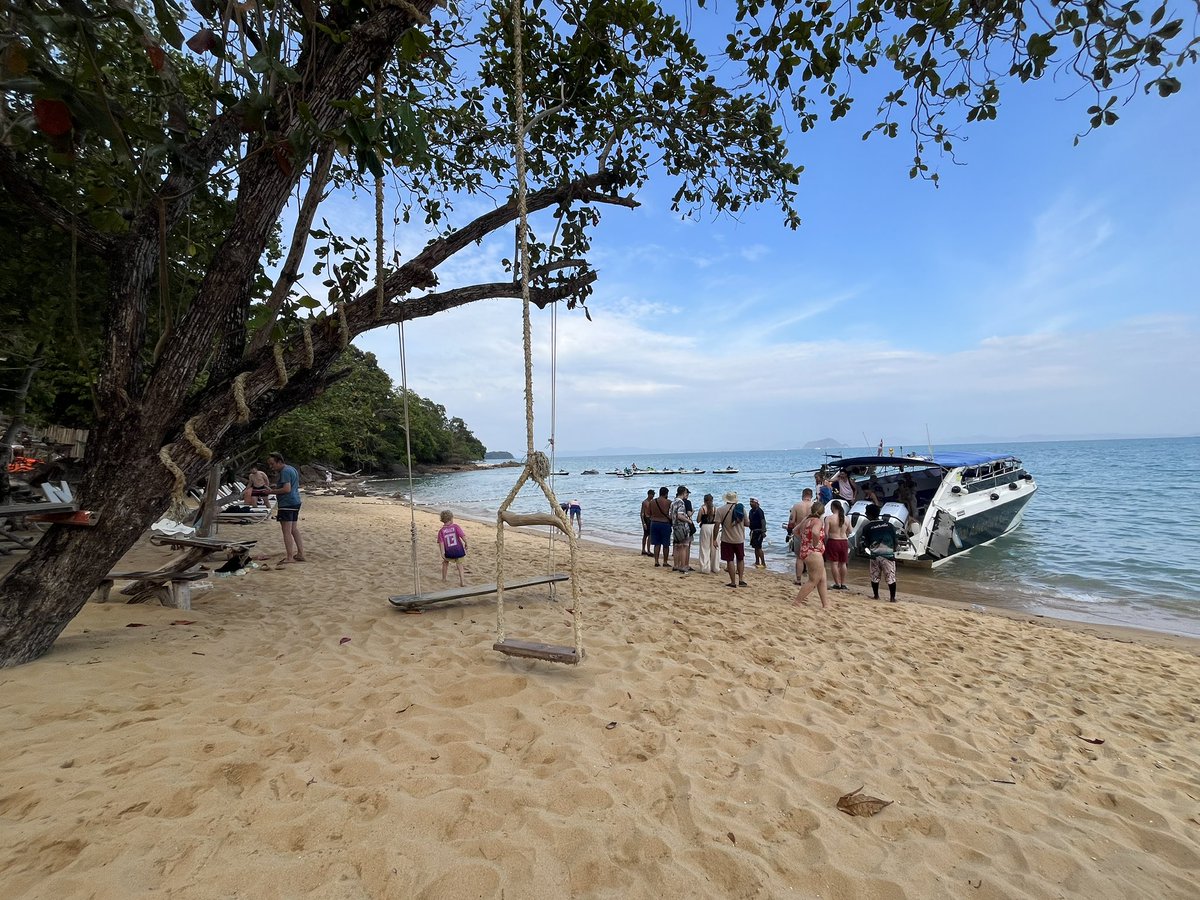 :) (@swiftlybay13) on Twitter photo 