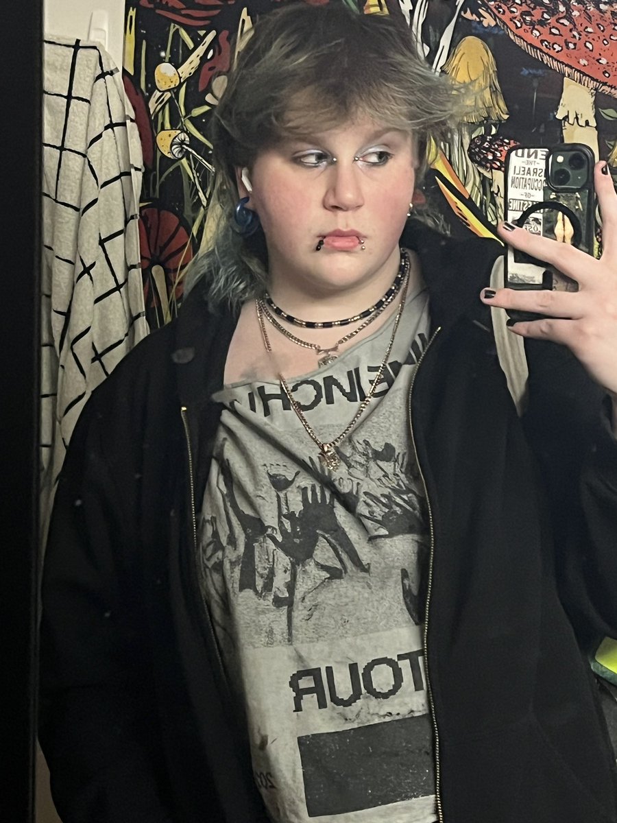 fvnkyguy's tweet photo. ✨Mars/Axle
✨They/Them/He/Him
✨Transmasc Nonbinary
✨Queer
✨Switch
✨T4T only
✨6' tall 
✨polyam
✨single
✨https://t.co/oT5mnZmTIk
✨venmo+paypal: man0nmars
✨dm for menu
rt + <3 for mutuals https://t.co/lscHrzogVm
