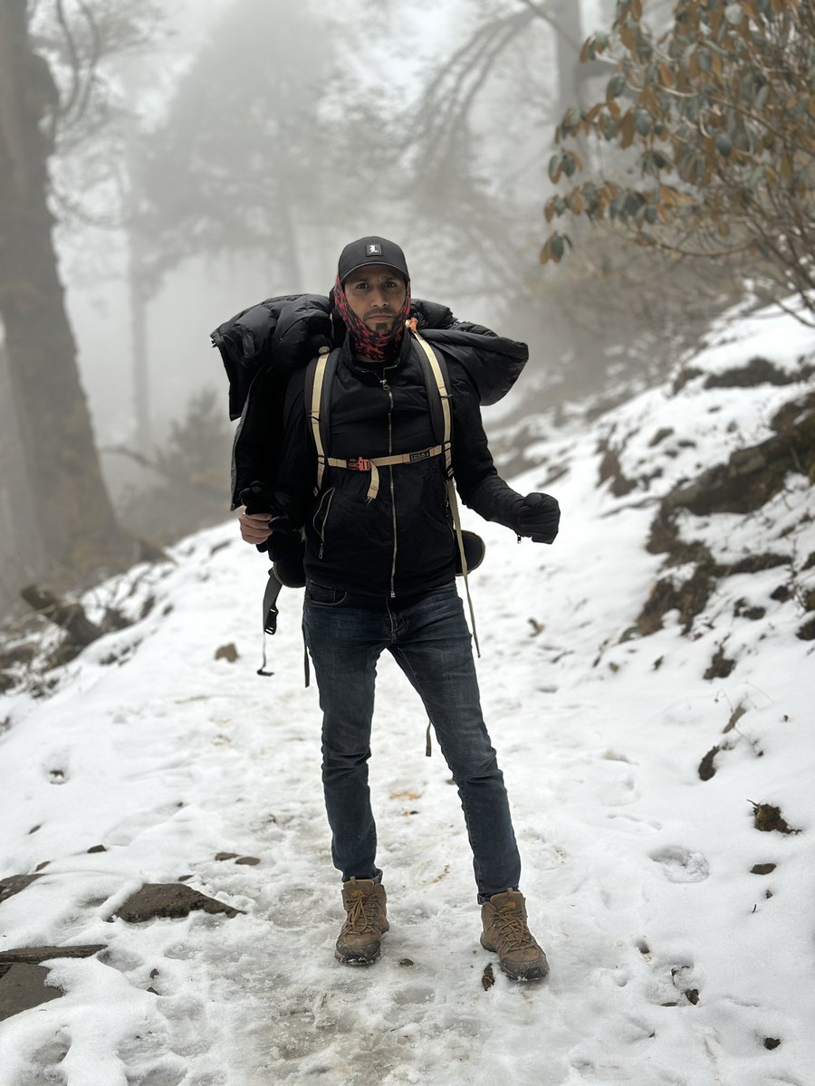 nepal2006's tweet photo. प्रत्येक पाईला अनुभवकाे कथा हाे 
यात्रालाई जति महशुस गर्छाै 
जिवन त्यति नै गहिराे बन्छ, त्यति नै सुन्दर बन्छ । 
जिवन एउटा यात्रा हाे र हामि एक यात्रि हाै । 
#Bhairav_Kunda_4250 Mt, 
#Sindhupalchock
#Nepal
#traval
#lifeisjourney
#PeacefulNature
#फिrante🤘 https://t.co/oY4iBYs42E