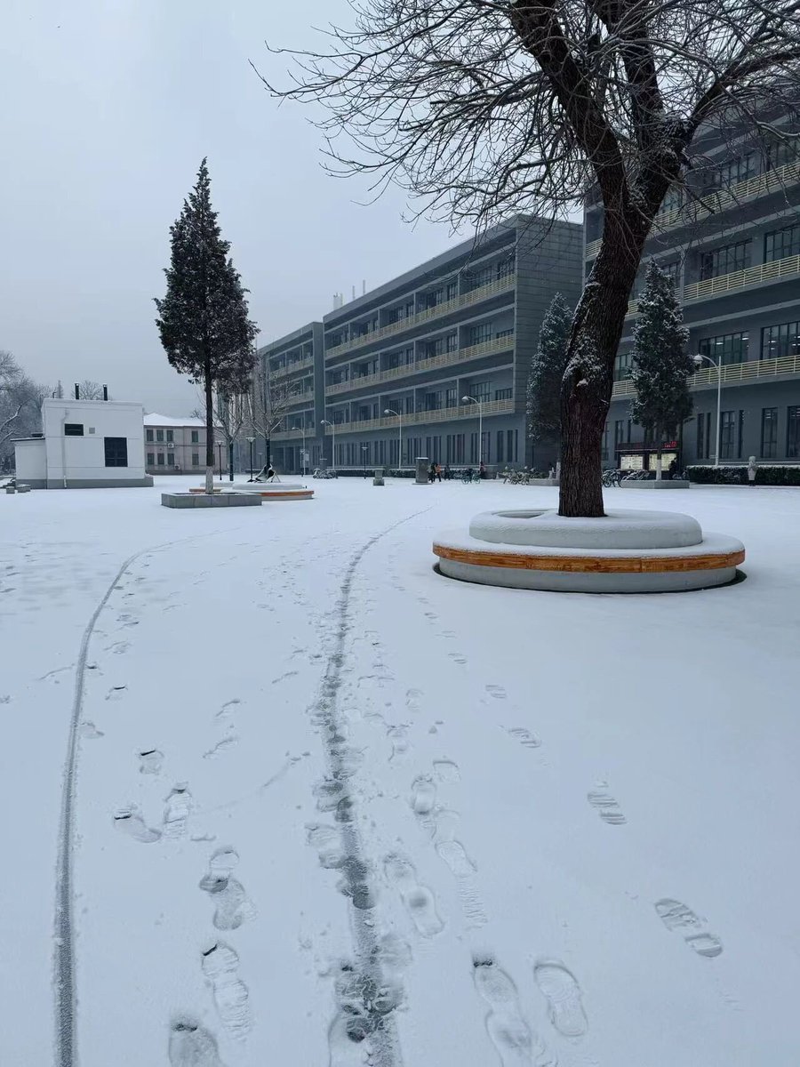 NankaiFocus's tweet photo. As the new semester begins, 
Nankai Univeraity welcomes you back. 🌸 
Join us and begin a new journey !✨📖 https://t.co/gGTIxuExRP