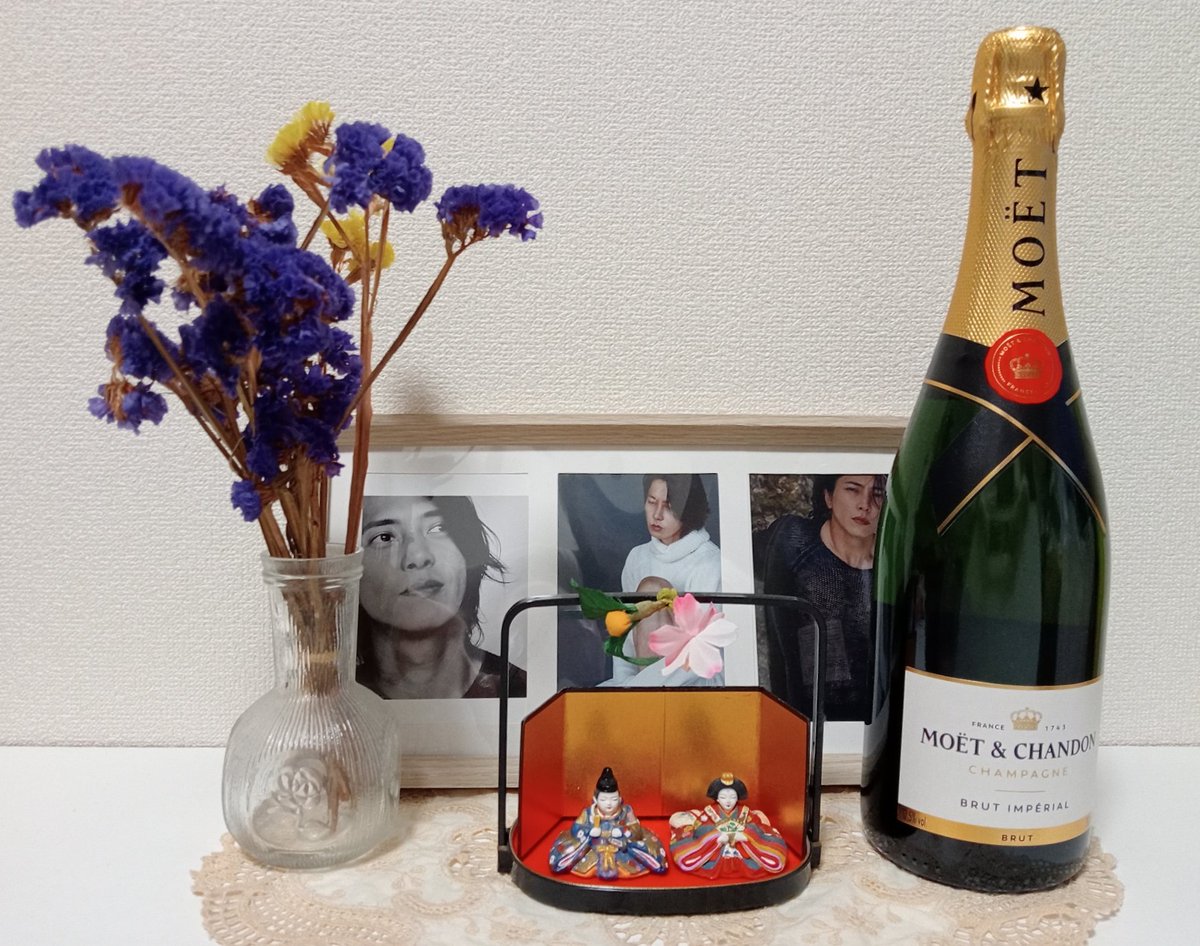 #山下智久の日記
1/31日記ありがとうございます🙇
前にもいつも考え事してる…と
だから美術館などでアート見ると雑念が消えてリラックスできるみたいな事仰っていたね
たまにはボォーとする時間もありますように…🙏
と、いつもボォーとしてる私が言ってもね🤣
お元気で、やまぴー
#山下智久 さん