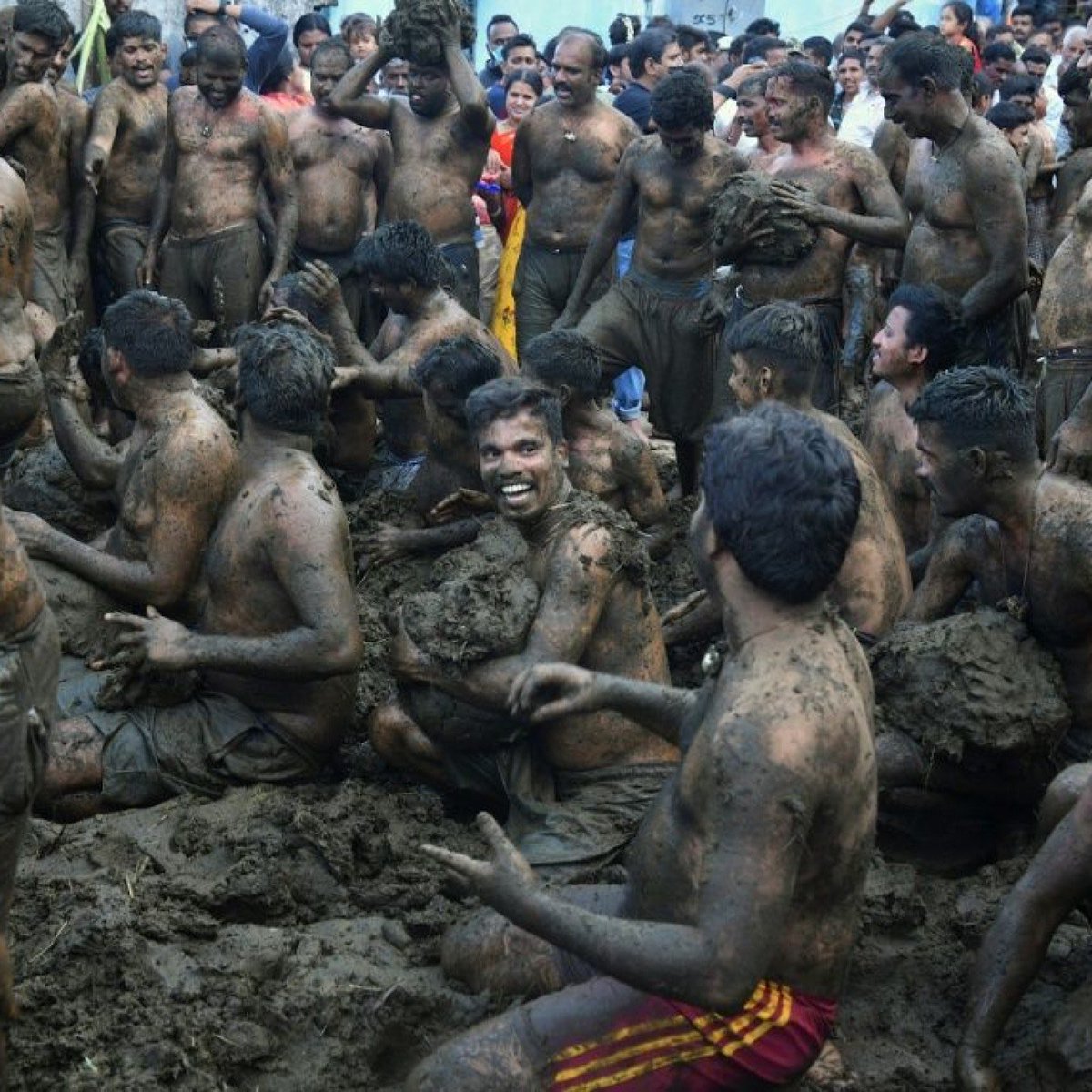 catzandcrypto's tweet photo. @GopalKaundilya @IranArmyStan meanwhile y’all indians r showering in cow shit ���🤣🤣 https://t.co/5V52S8cNld