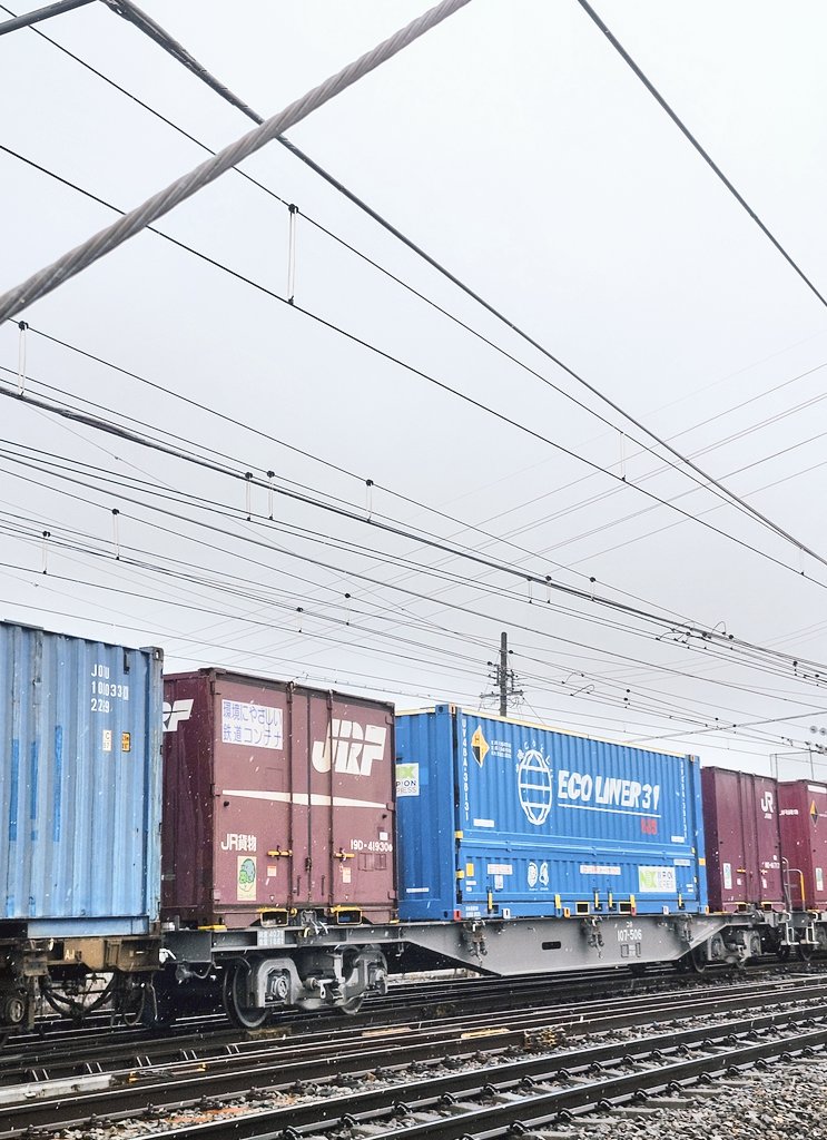 午前中の塩尻にて、 2080レ 定時に来ず 8084レ EH200-17+タキ14両 2083