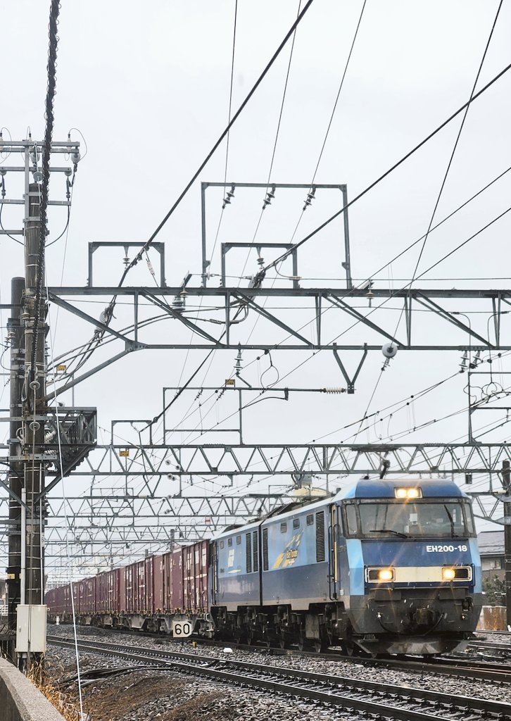 午前中の塩尻にて、 2080レ 定時に来ず 8084レ EH200-17+タキ14両 2083