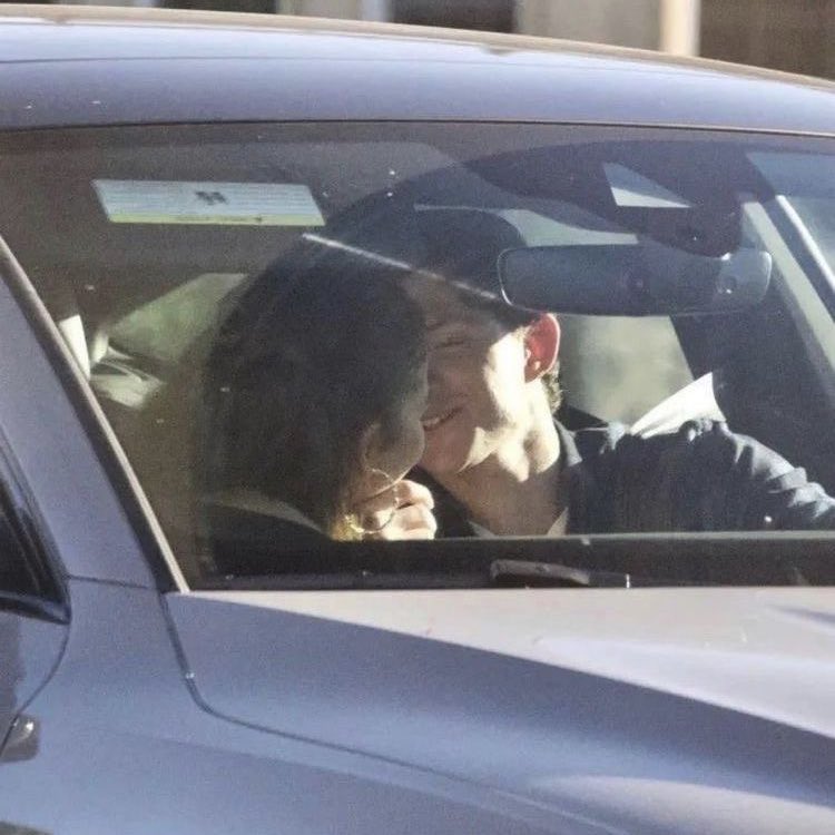 From “just friends” on set to forever in real life 💍

Peter finally got his MJ. ❤️