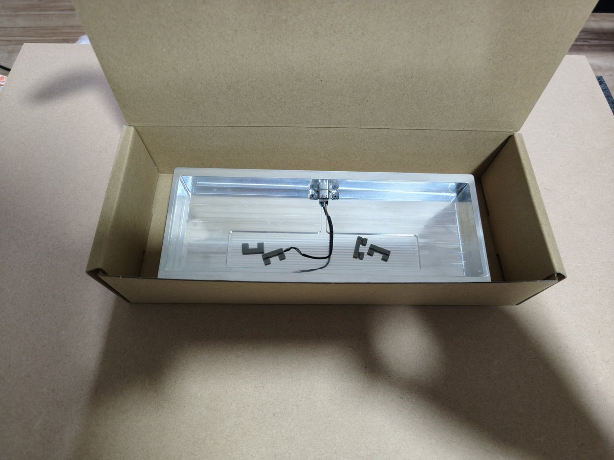 スケルトン💀キーボード tweet media