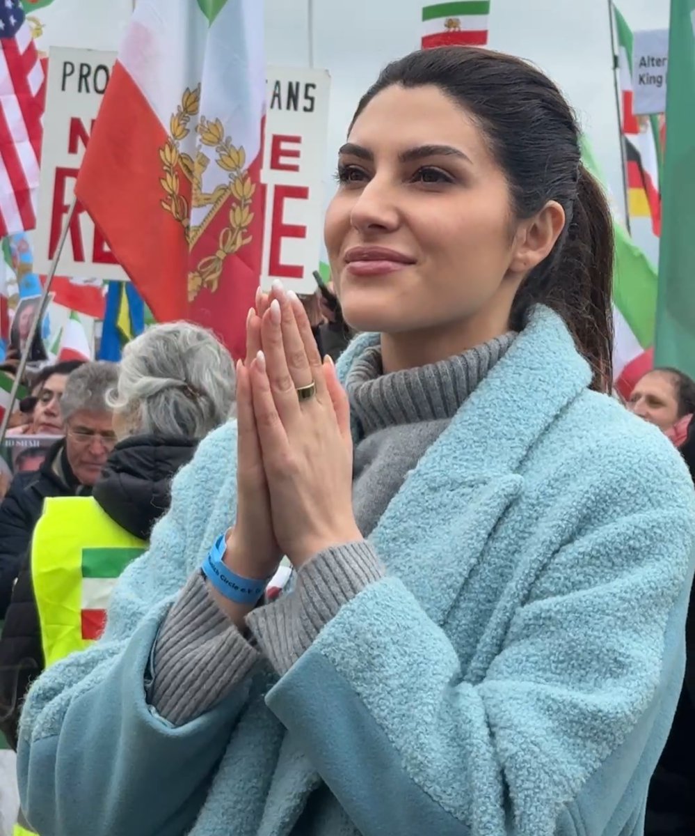 THOUSIFIncINDIA's tweet photo. Who Is Elnaaz Norouzi? Iran's Bold Voice In Bollywood

Journey of Elnaaz Norouzi, the Iranian-German actress making waves in Bollywood, from her modeling days to activism against oppression.

#ElnaazNorouzi #Iran

https://t.co/dnZBqv0BE9 https://t.co/26nF07nL9n