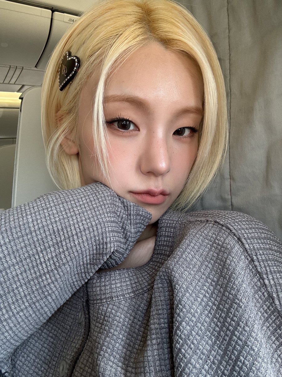 yeji bubble 🖤 tweet media