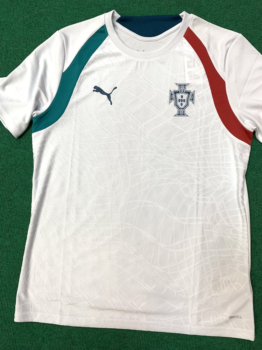 SHOPSOCCERPLUS's tweet photo. New arrivals from Puma! 2026 Portugal home &amp; away training kits. Available now in store. #portugal #fifaworldcup #fpf #pumafootball #soccerplus https://t.co/O9G7xEpHik