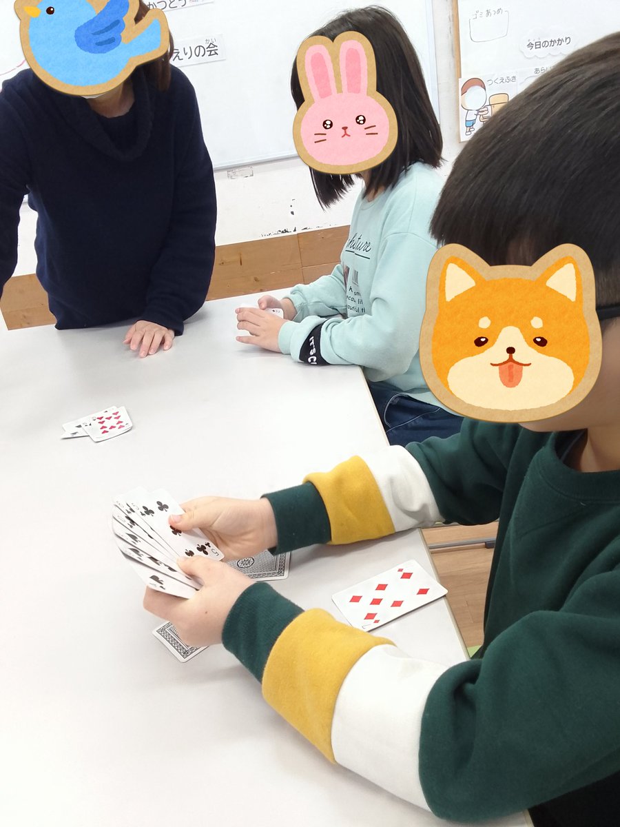attomitsuke's tweet photo. 活動でババ抜きをしました。
３ゲー厶しましたが、自由時間もトランプで遊んでいました。
雪で外に出られない時期などは、昔ながらのトランプもいいですね😊
#放課後等デイサービス　#放デイ　#新潟県　#見附市　#あっとほーむ見附 https://t.co/eOGL7z0sT5