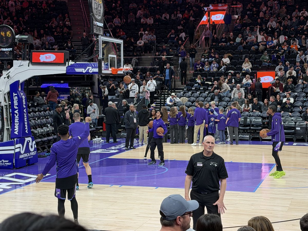 Jazzbug20's tweet image. It’s a good night. #TakeNote