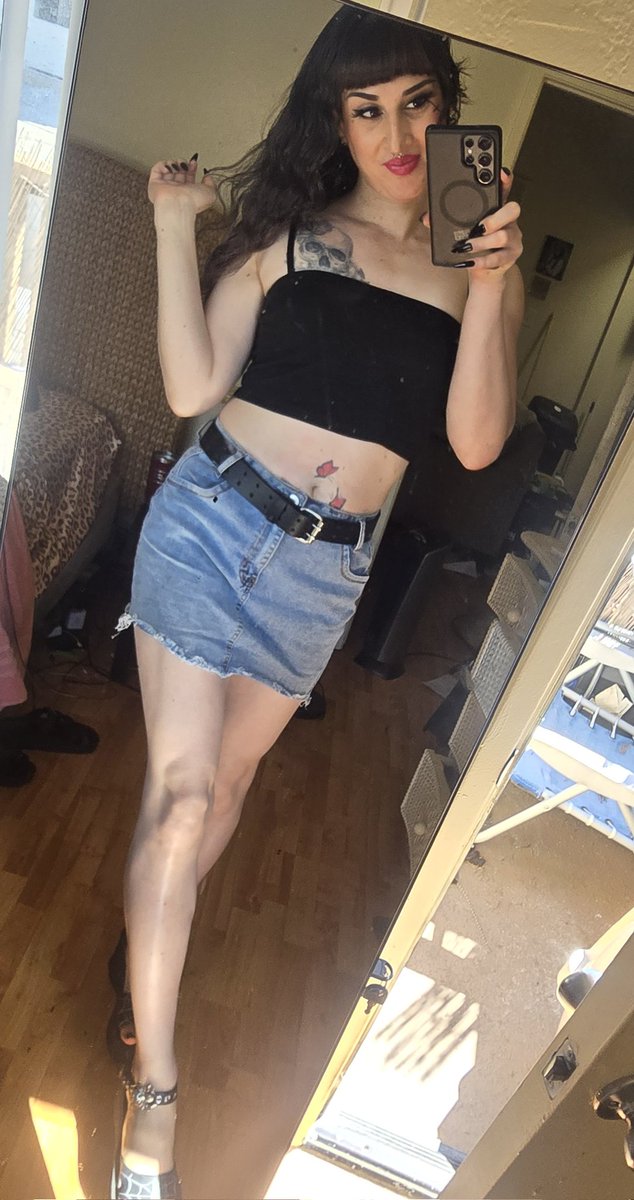 lilithLujuriax's tweet photo. short skirt, long legs and ready to make you happy 
.
.
.
#miniskirt #longlegs #legs4days #trans #translatina #shemale #trap #femboy #ts #tg https://t.co/iClUBtoQYF