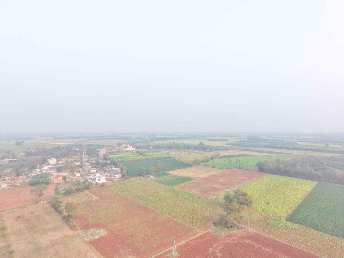 prakasam_police's tweet image. పొన్నలూరు హైస్కూల్ పరిసరాల్లో ప్రకాశం జిల్లా పోలీసులు విస్తృతంగా డ్రోన్ నిఘా నిర్వహించారు.విద్యార్థుల భద్రత దృష్ట్యా సాంకేతిక పర్యవేక్షణతో అప్రమత్తంగా చర్యలు కొనసాగిస్తున్నాం. 

#DroneSurveillance #SchoolSecurity #StudentSafety #PreventivePolicing #PrakasamPolice #APPolice