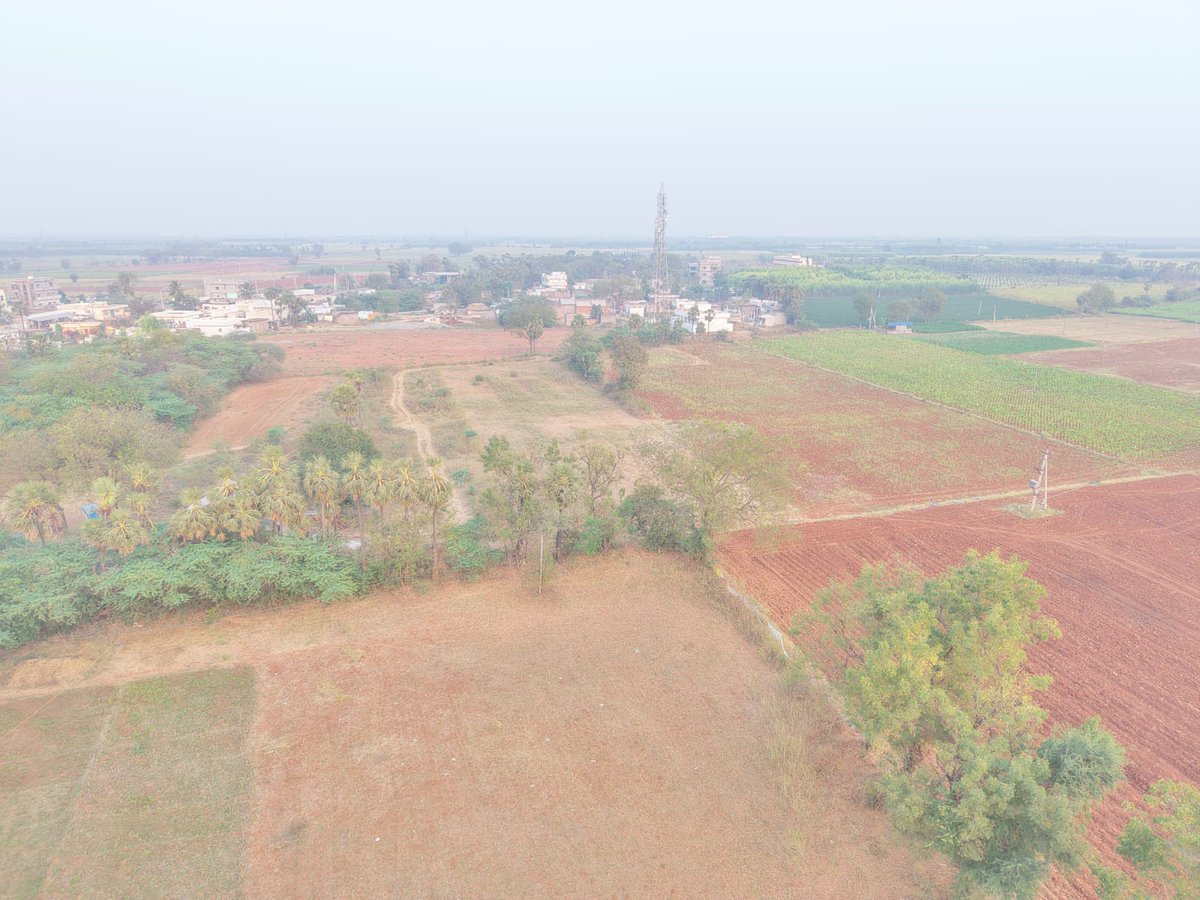 prakasam_police's tweet image. పొన్నలూరు హైస్కూల్ పరిసరాల్లో ప్రకాశం జిల్లా పోలీసులు విస్తృతంగా డ్రోన్ నిఘా నిర్వహించారు.విద్యార్థుల భద్రత దృష్ట్యా సాంకేతిక పర్యవేక్షణతో అప్రమత్తంగా చర్యలు కొనసాగిస్తున్నాం. 

#DroneSurveillance #SchoolSecurity #StudentSafety #PreventivePolicing #PrakasamPolice #APPolice