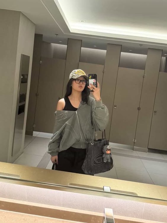 2nd Photo Unlocked! 🔓

— selfie mirror no. 1 😅