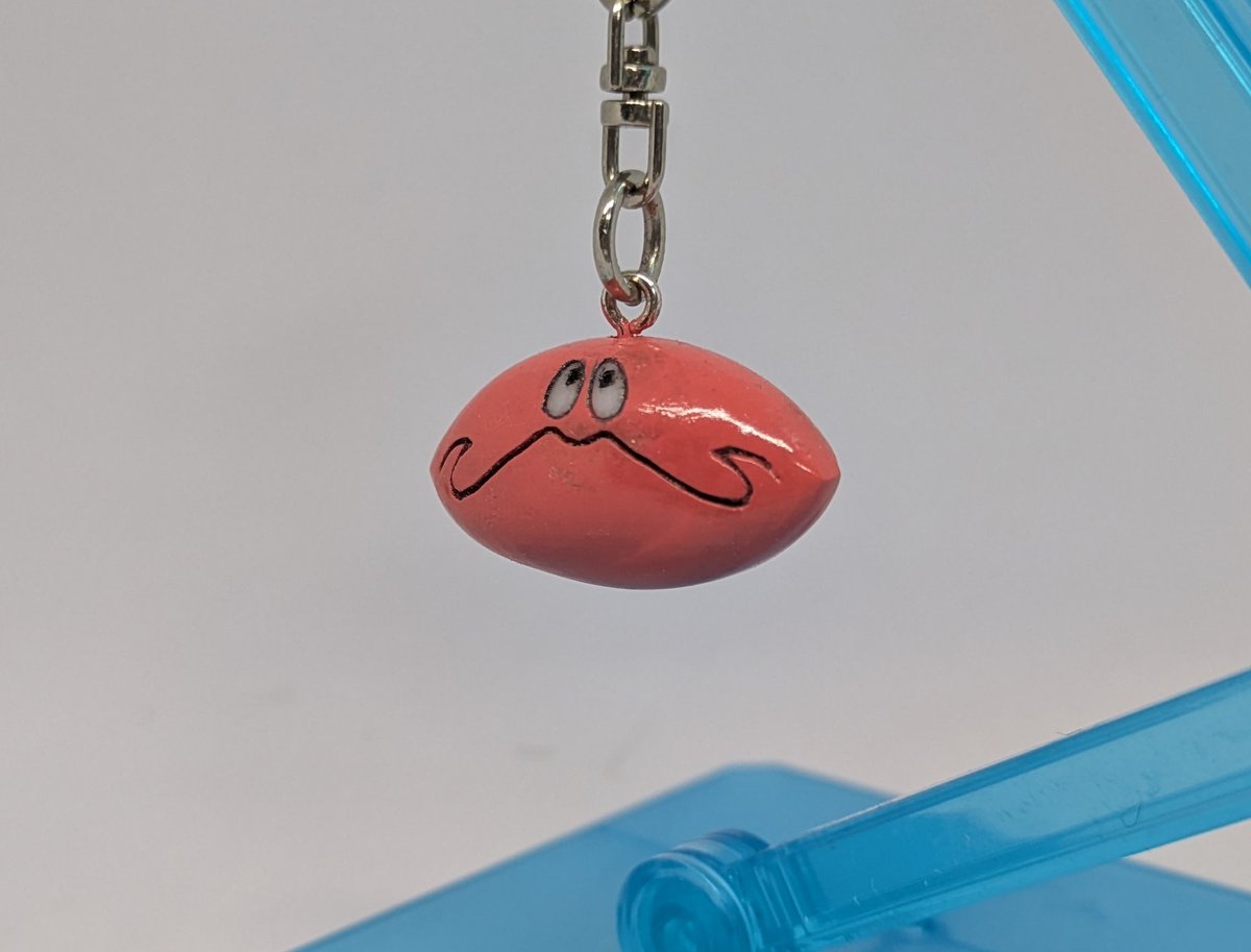 moutendo's tweet photo. パップラドンカルメのキーホルダーを作りました。未確認お菓子物体。 https://t.co/Nu0FEKjRwj