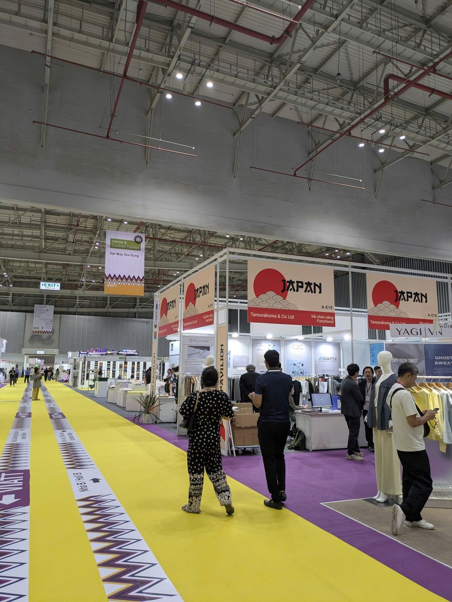 vietnam_button's tweet photo. VIATT 2026 - ベトナム国際アパレルファブリックス＆繊維関連技術専門展がホーチミンのSECCで開催されておりました。 Messe Frankfurt 主催なので、欧州などからも一部参加ありました。日系企業はジャパンブースで展開中。
展示会の参加者自体は、そこそこというところ。これから展示会のシーズンです https://t.co/XMz30ZjwPz