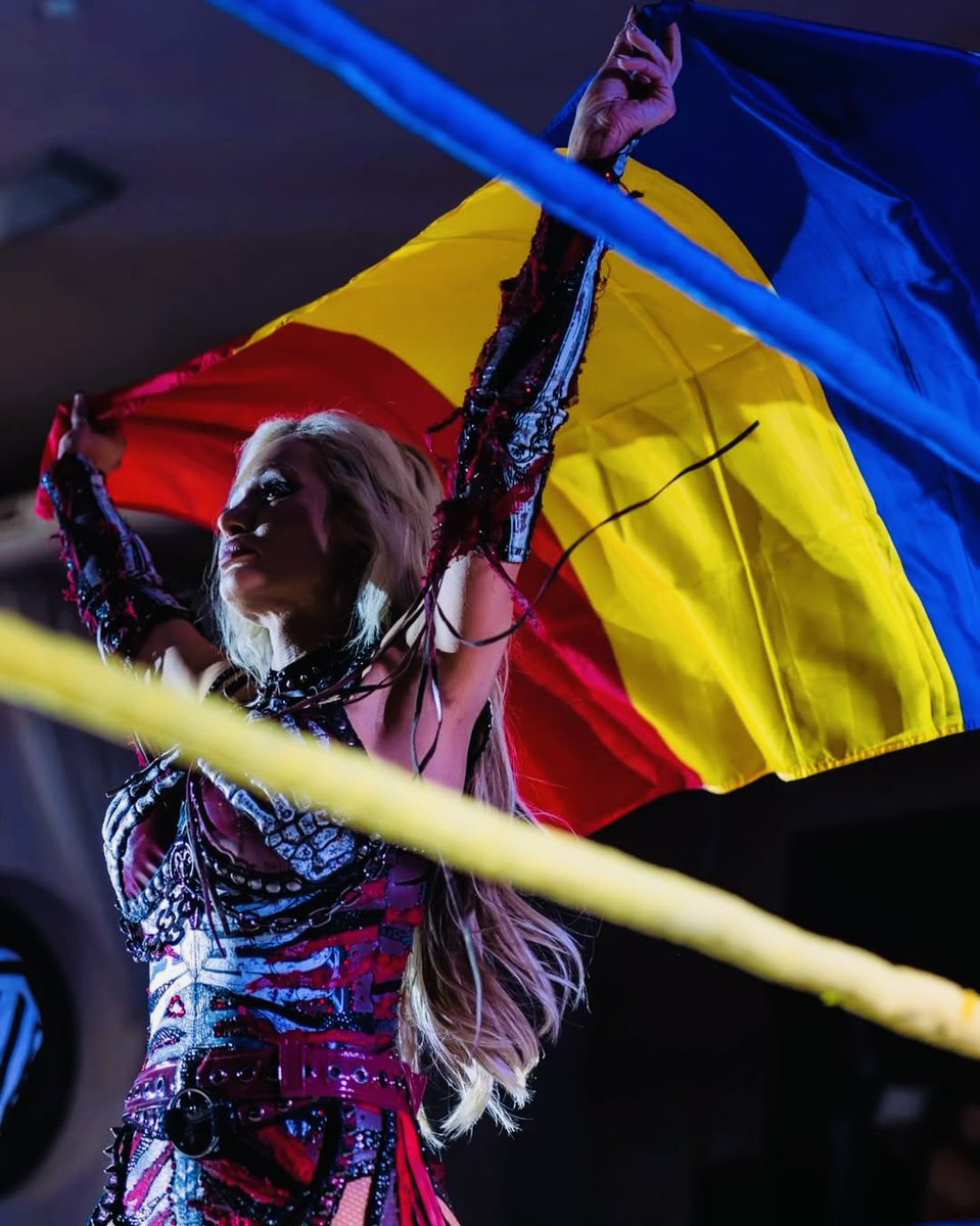 wrestlings smokeshow. | not @/lady_scarlett13. tweet media