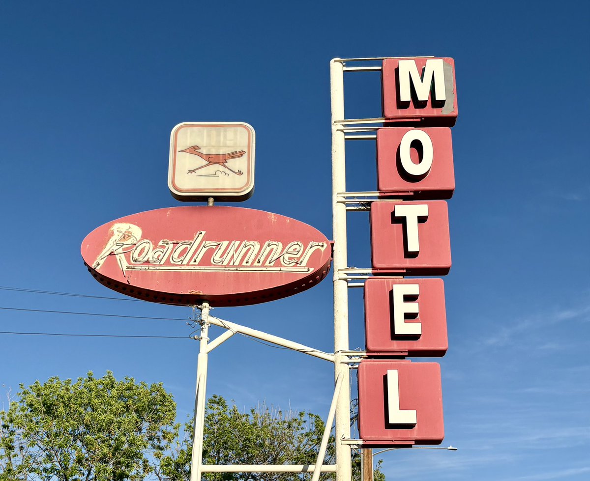 JoshLipnik's tweet photo. Old Motel Signs of Mesa, AZ https://t.co/yD7J97fgzS