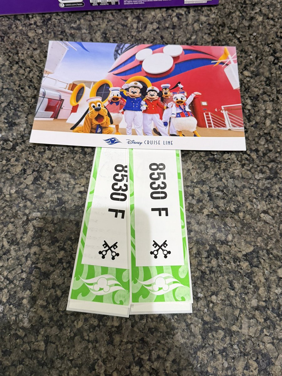 CHRIS in the Concierge Lounge tweet media