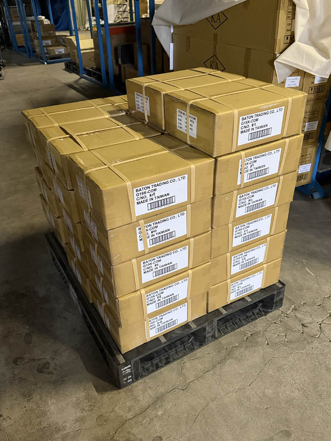 BatonGunsmith's tweet image. 大好評予約受付中の弊社新製品 #GLOCK G19X MOS CO2GBB 本体＆マガジンの量産モデルが、本日ドカンと入荷いたしました！
3 月 19 日の発売に向けて、全社をあげて検品を行っておりますので、ご予約中の皆様は商品のお届けを楽しみにお待ちくださいませ！
#G19X #MOS #CO2GBB #BATONairsoft