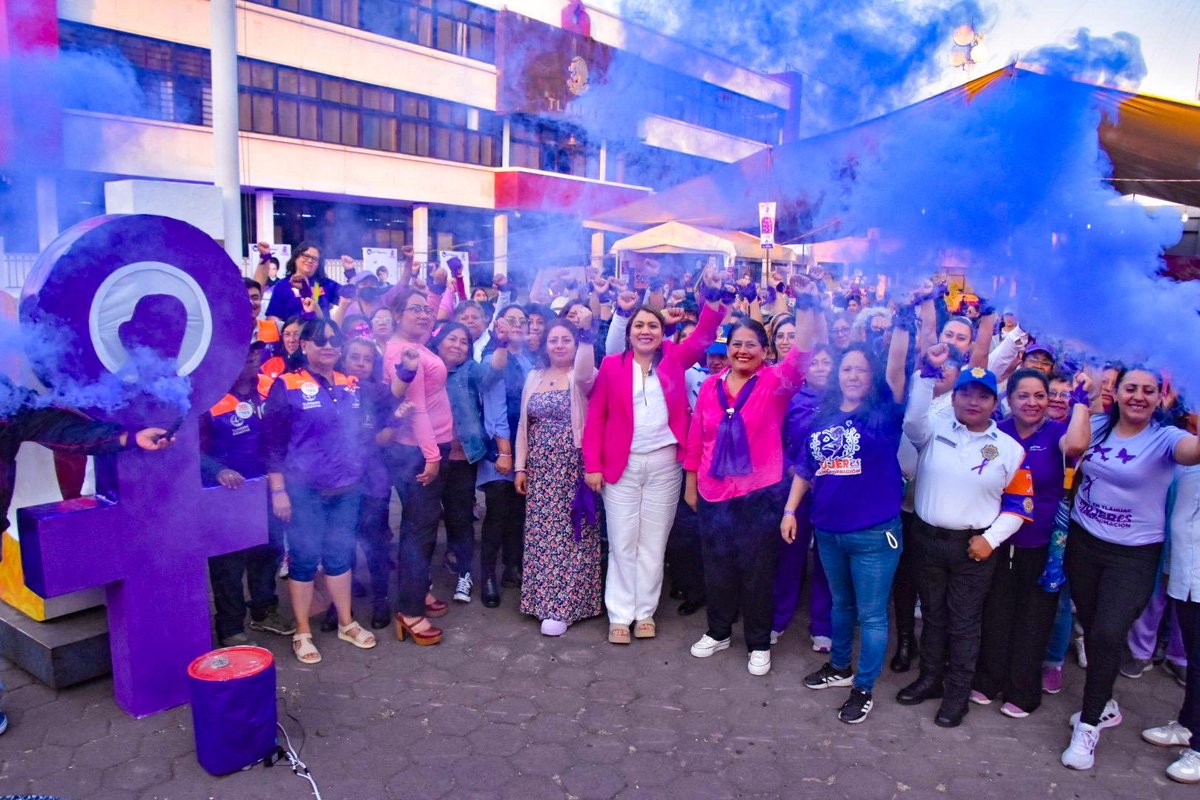 bereheca's tweet photo. Hoy colocamos el puño morado en nuestra alcaldía, rumbo al 8 de marzo.

No es un adorno. Es memoria, es lucha y es la fuerza de mujeres que ya no aceptan silencio. El Día Internacional de la Mujer se honra todos los días, no solo se conmemora.

En Tláhuac, la fuerza de las mujeres se respalda con acciones. 💜