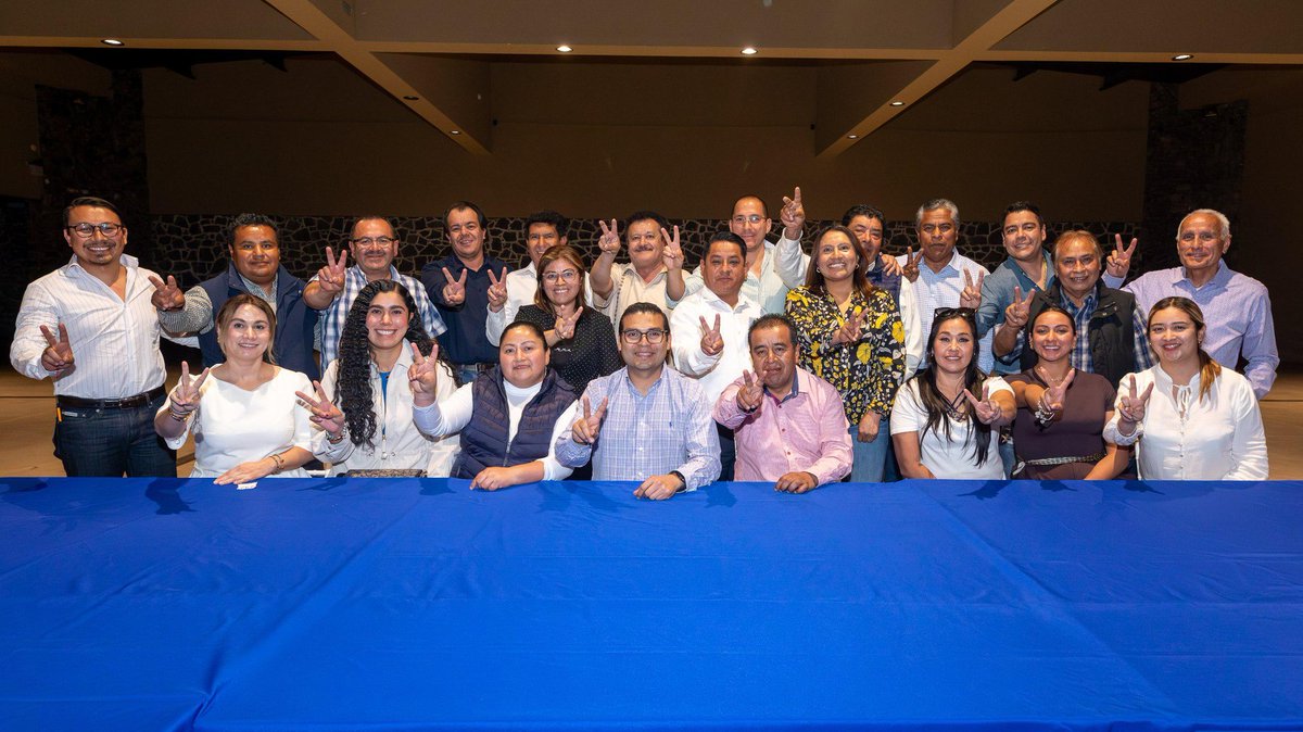 Participé en la Reunión con Líderes en Colón, donde dialogamos y sumamos esfuerzos para fortalecer el trabajo territorial y organizarnos con visión de futuro.

En el PAN seguimos construyendo rumbo al 27, con unidad, estrategia y compromiso para trabajar por Querétaro.