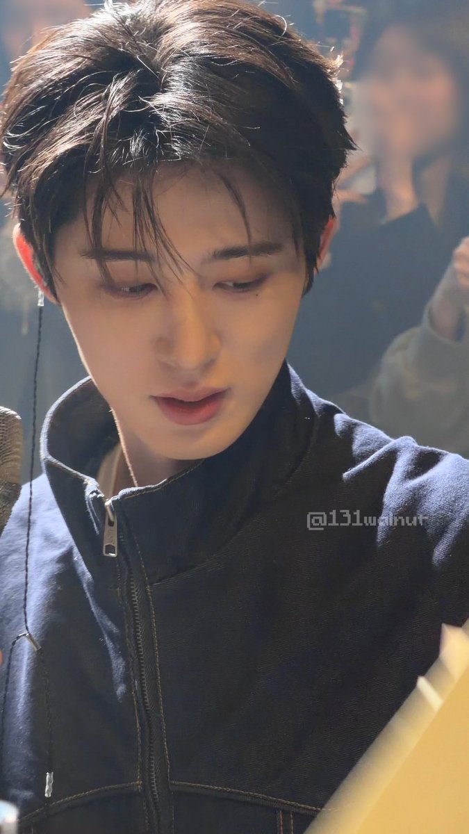 일자로 쭉 가르마탄 머리말고 이렇게 듬성듬성 가른 머리가 너무 아름다움