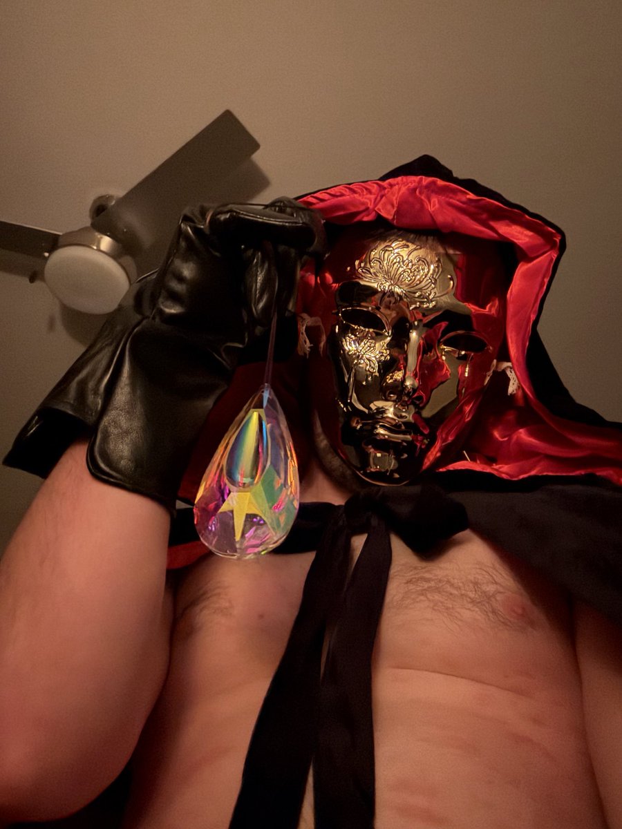 masterhypnotix's tweet photo. I love costumes with hypnosis. Gloves are hot, cloaks are hot, masks are hot. Submitting to a hypnotic villain. #hypnokink #gayhypnosis #erotichyposis https://t.co/zXlLDV8bzH