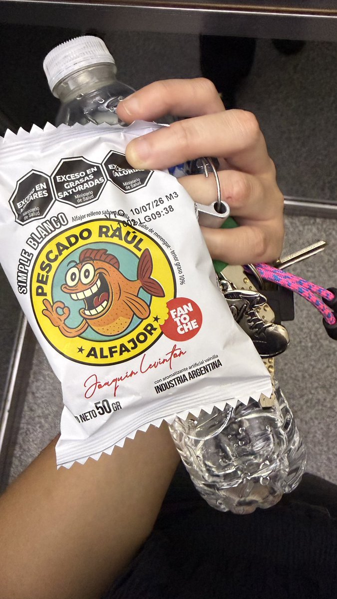 sofiestita's tweet photo. Cómo que Joaquín Levinton sacó su propio alfajor https://t.co/EmkZ2bUDcX