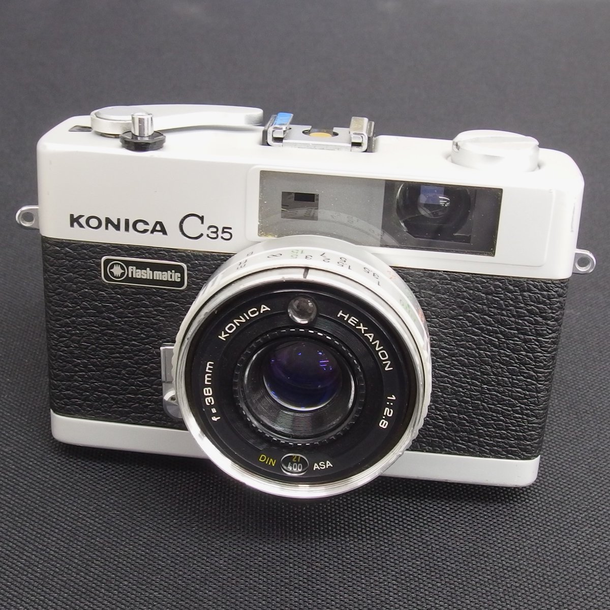 champcamera's tweet photo. KONICA C35 Flashmatic(オーバーホール済)¥22,000 by みすずが丘店(#あざみ野)
レンジファインダー内臓、フィルムコンパクト。
露出はカメラにお任せの自動露出で手軽に撮影出来る初心者にもおススメの安心の整備済カメラです。
#フィルムカメラ #C35Flashmatic #田園都市線
https://t.co/rOExOYPuCa