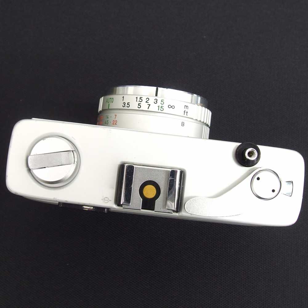 champcamera's tweet photo. KONICA C35 Flashmatic(オーバーホール済)¥22,000 by みすずが丘店(#あざみ野)
レンジファインダー内臓、フィルムコンパクト。
露出はカメラにお任せの自動露出で手軽に撮影出来る初心者にもおススメの安心の整備済カメラです。
#フィルムカメラ #C35Flashmatic #田園都市線
https://t.co/rOExOYPuCa